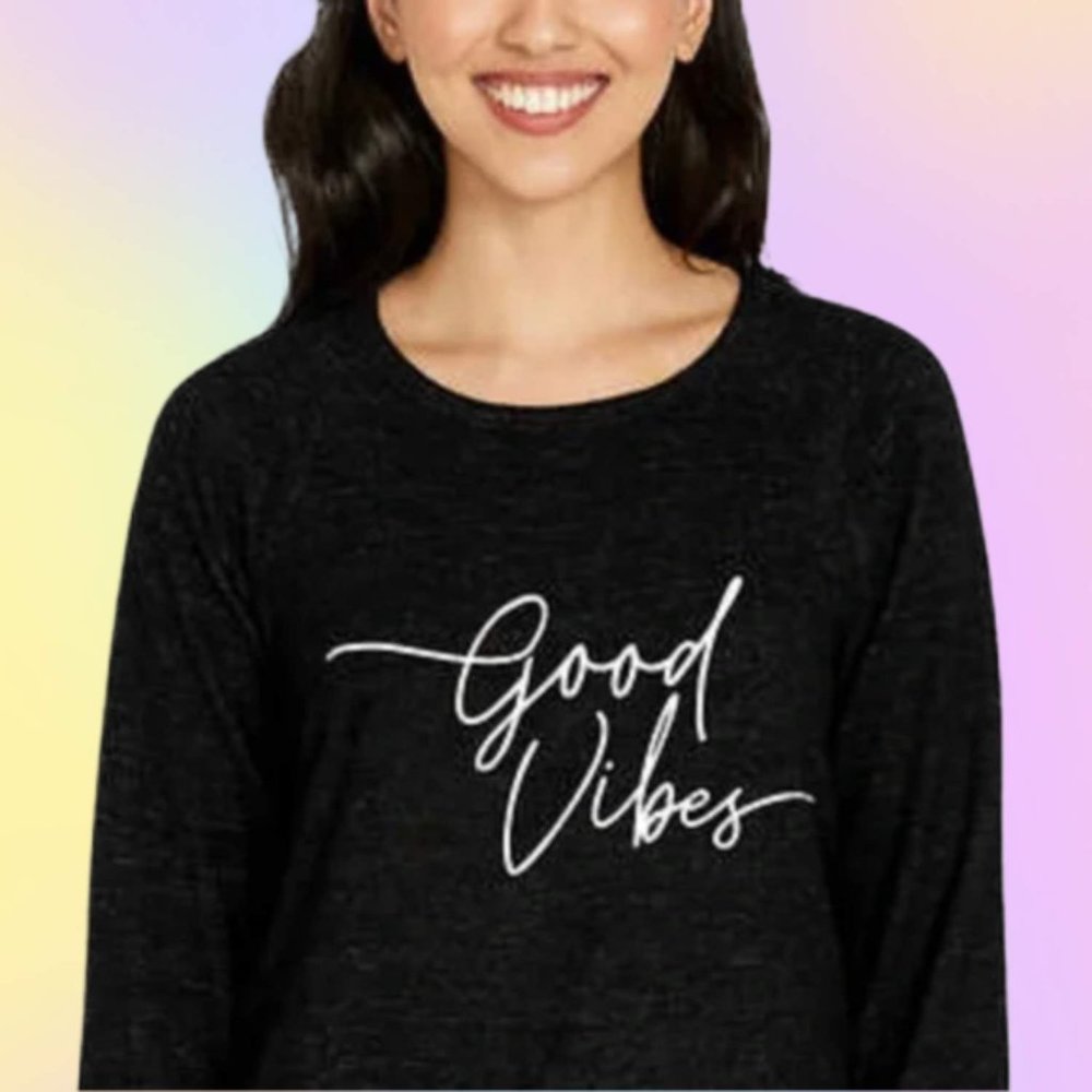NWT Buffalo David Bitton Ladies Printed Cozy Top, Good Vibes